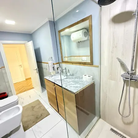 Apartman Square 9 *