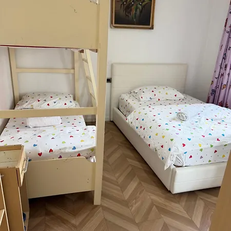 Apartman Square 9 *