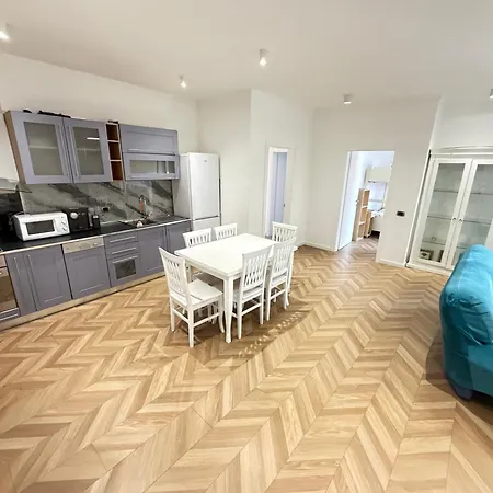 Square 9 Apartman