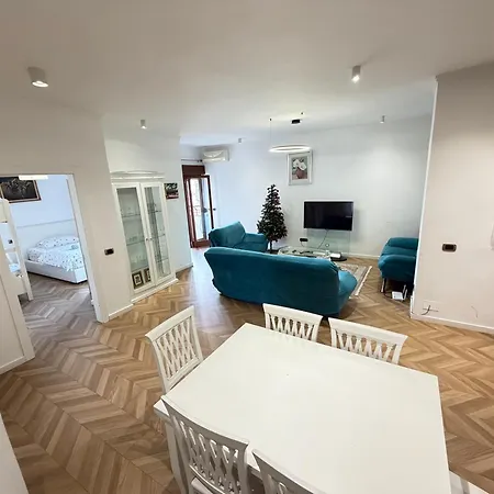 Apartman Square 9