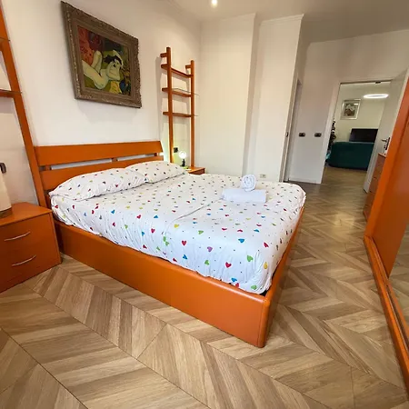 Apartman Square 9 *
