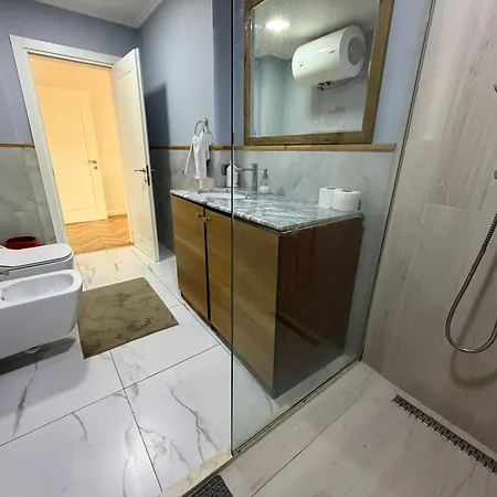 Square 9 Apartman *