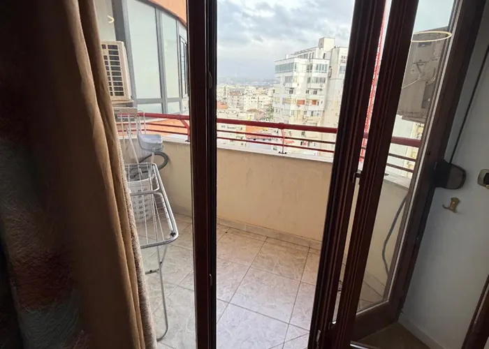 Square 9 Τίρανα