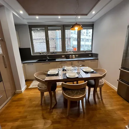 Square 9 Apartament *