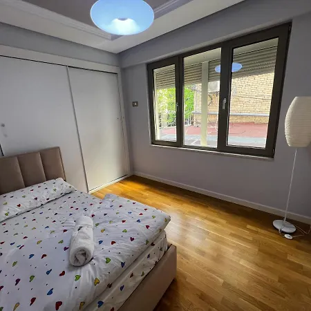 Square 9 * Тирана