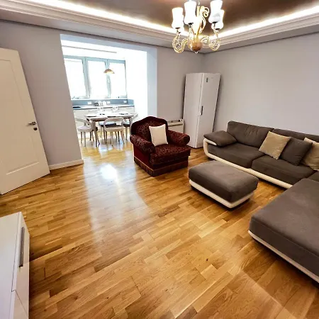 Square 9 Apartament *