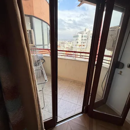 Square 9 Тирана